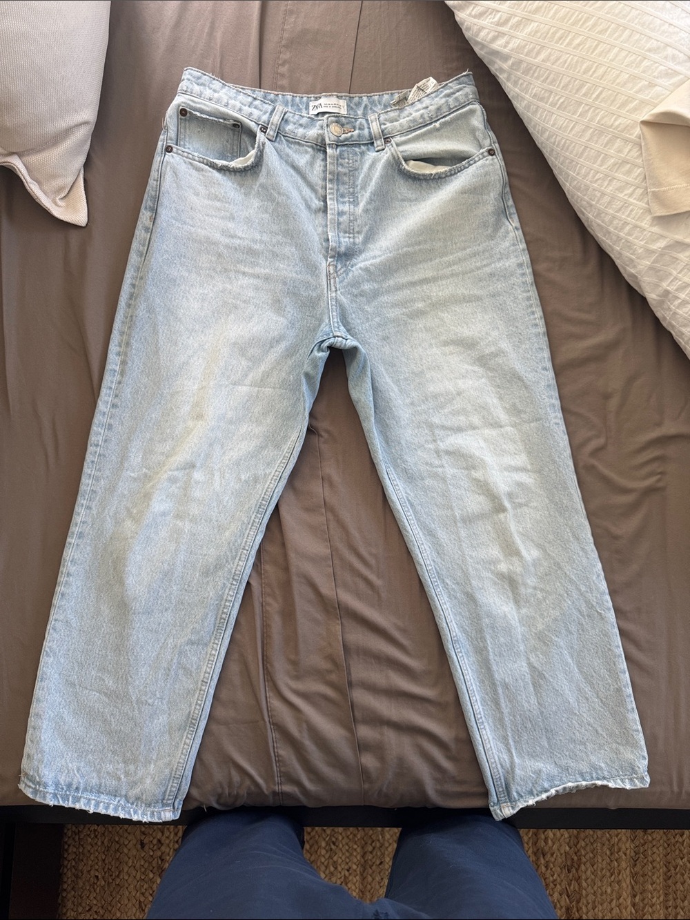 Zara women’s blue jeans
